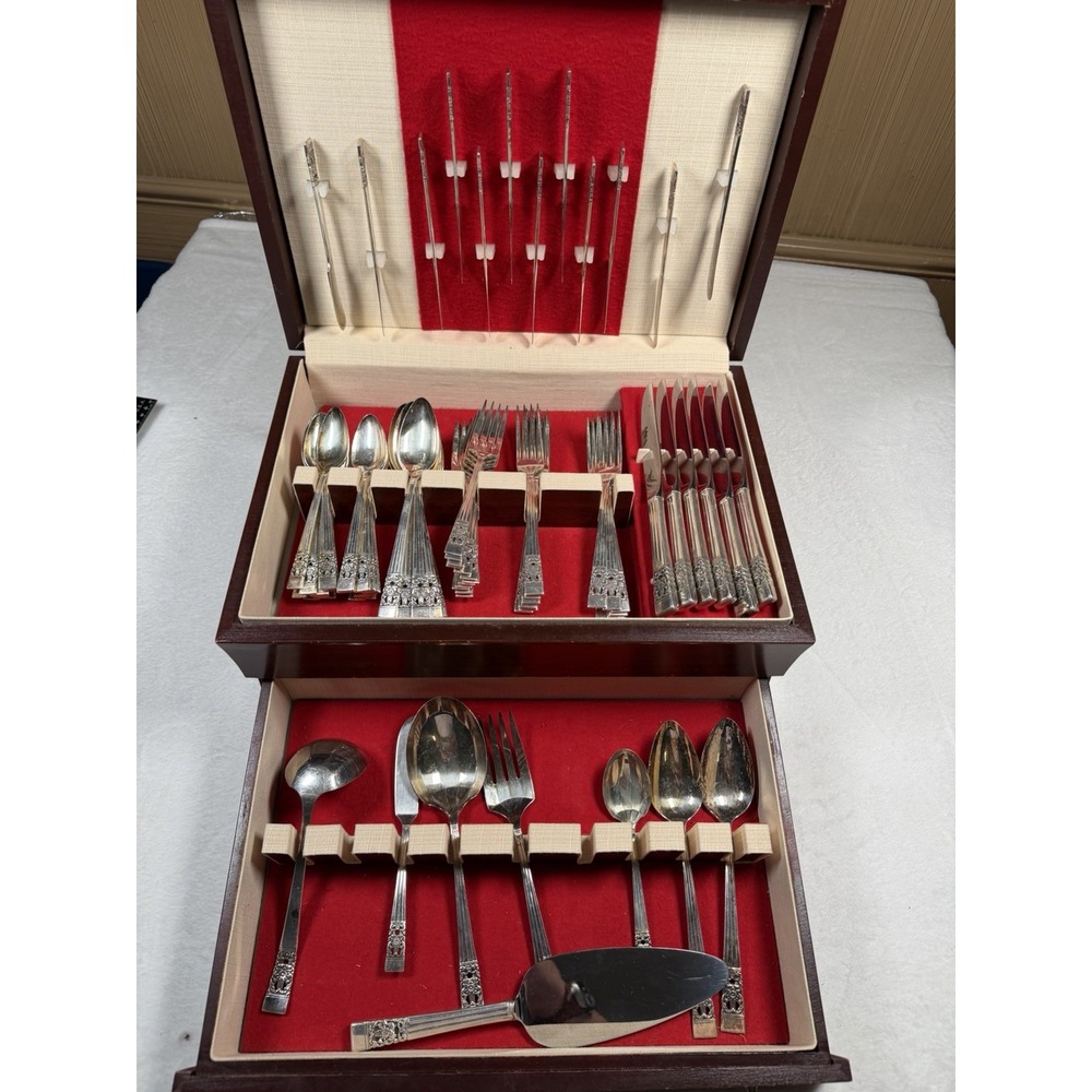 Oneida Community Morning Rose Silverplate Flatware 98 Piece Set with Chest